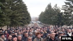 Armenia -- Taxi drivers protest in Gyumri, demand tax revisions, Gyumri, 18Feb2010
