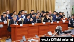 Члены правительства в парламенте во время обсуждения проекта бюджета на 2019 год. 29 ноября 2018 года.