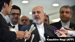 توکیو - محمد جواد ظریف پس از دیدار با نخست وزیر ژاپن به سئوالات خبرنگاران پاسخ می‌دهد