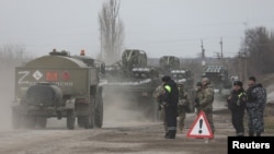 Российские военные грузовики в Крыму, архивное фото