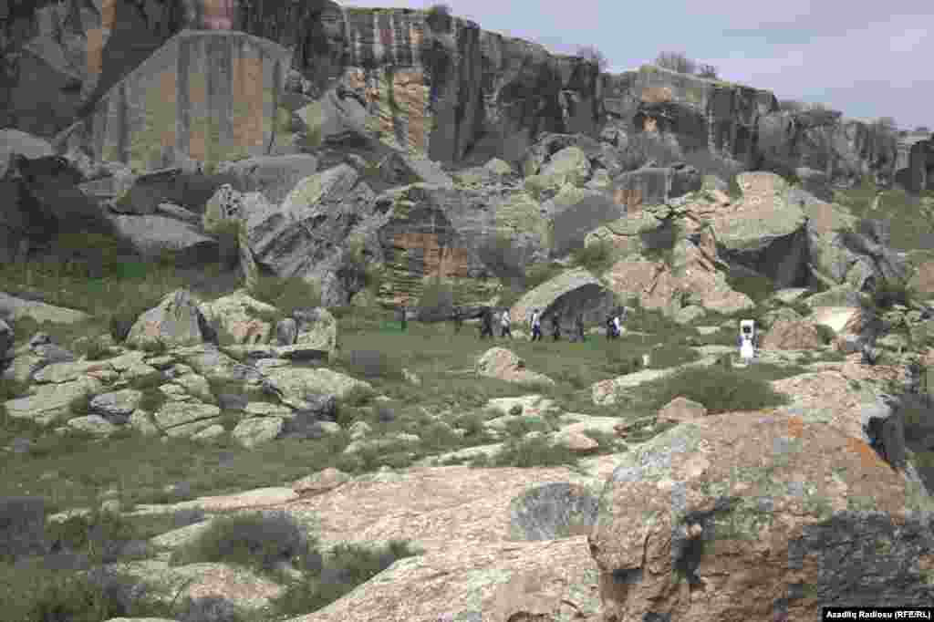 Qobustanda qaya üzərində çəkilmiş qadın 