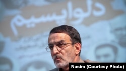 کریمی قدوسی می‌گوید مشاور حسن روحانی مسئول «اتاق عملیات روانی دولت» در ارتباط با سایت آمدنیوز بوده است. 