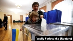 21 квітня в Україні проходить другий тур президентських виборів