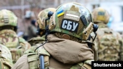  За даними Нацполіції, внаслідок вибуху скутера один із військових, 29 років, загинув на місці, ще один 26-річний військовий був госпіталізований із тяжкими травмами.