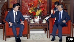 Hytaýyň premýeri Wen Jiabao we Türkmenistanyň prezidenti Gurbanguly Berdimuhamedow Pekinde, 2012-nji ýylyň 5-nji iýuny.
