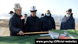 Садыр Жапаров Жогорку Нарын ГЭС каскадында. 2020-жылдын 9-ноябры.