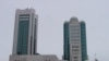 Здание сената (справа) и мажилиса (слева) парламента. 