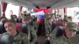 Российские военнослужащие после очередного обмена пленными
