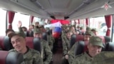 Российские военнослужащие после очередного обмена пленными