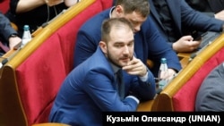 Перед цим прокурор Спеціалізованої антикорупційної прокуратури попросив суд взяти депутата під варту з альтернативою внесення застави близько 6 млн 400 тисяч гривень