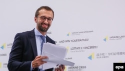 Депутат, иликтөөчү журналист Сергей Лещенко. 