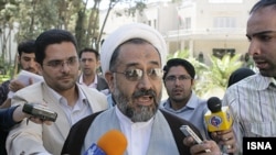 حید مصلحی در گفت و گو با خبرنگاران به جزئیات مجموعه شناسایی شده در بمبگذاری مهاباد اشاره ای نکرده است.