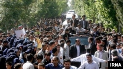 تصویری که خبرگزاری ایرنا از سفر محمود احمدی‌نژاد به ابوموسی منتشر کرده است