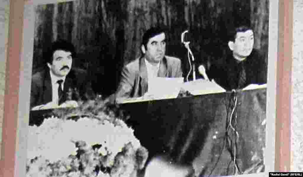Иҷлосияи 16-уми Шӯрои олӣ дар соли 1992, ки Эмомалӣ Раҳмонро ба қудрат овард