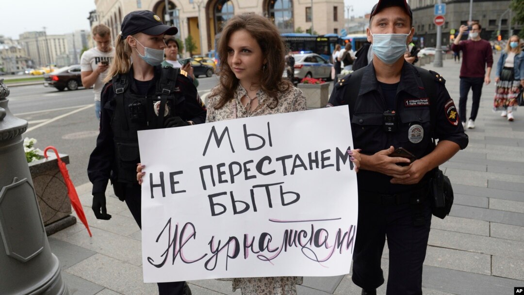 Руските власти се обвинети за сè посилни мерки против независните медиуми