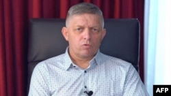 Роберт Фіцо 9 вересня, вшановуючи пам’ять жертв Голокосту і расового насильства в Музеї Голокосту в Середі, заявив про «нацистські» підрозділи в Україні